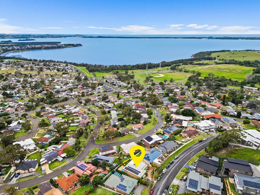 Koonawarra 5બેડરૂમ Lake Views, Pool & Dual Living Potential