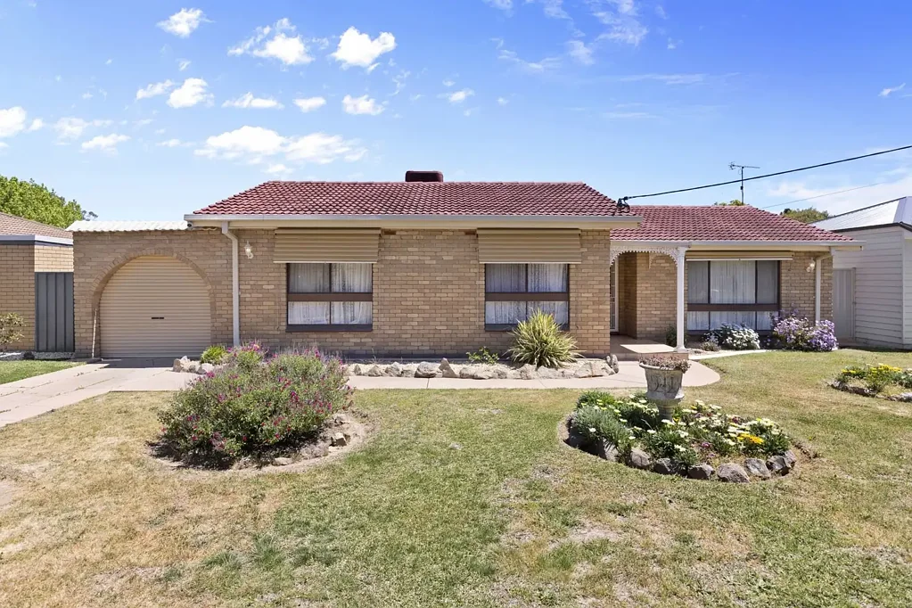 8 Geneva Crescent, Lake Albert, NSW 2650