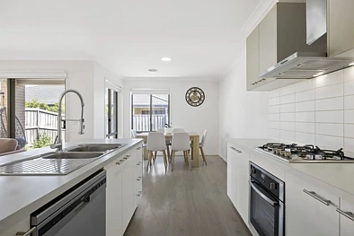 18 Rockfern Crescent, Diggers Rest, VIC 3427, 3房, 2浴, House
