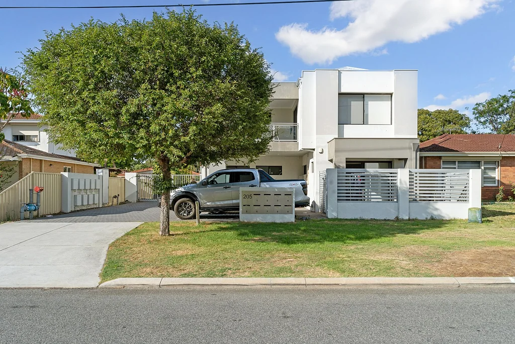 2/205 Fisher Street, Cloverdale, WA 6105
