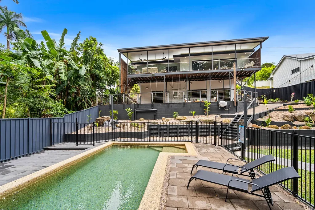 Brinsmead 5ਬੈੱਡਰੂਮ Private, Polished & Perfectly Positioned in Sought-After Brinsmead