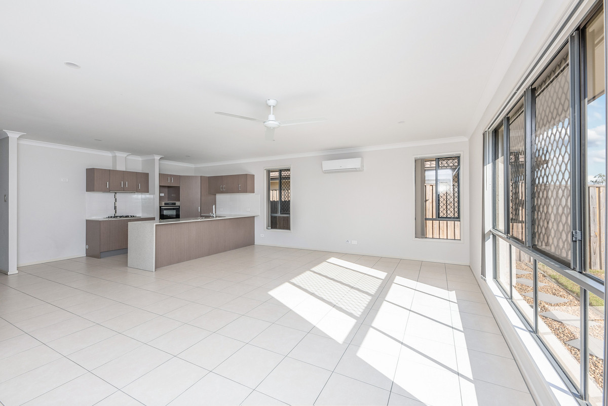 26 REGAL CL, HEATHWOOD QLD 4110, 0 habitaciones, 0 baños, House