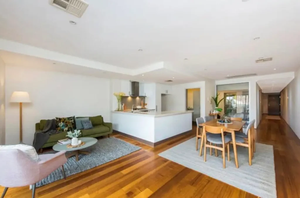 Modern Property in Excellent Locale. Fantastic surrounding views!