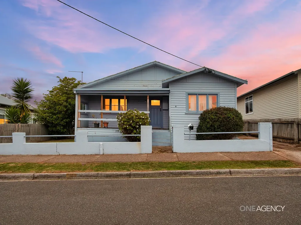 Upper Burnie 3 Bedroom Classical Cottage In Upper Burnie