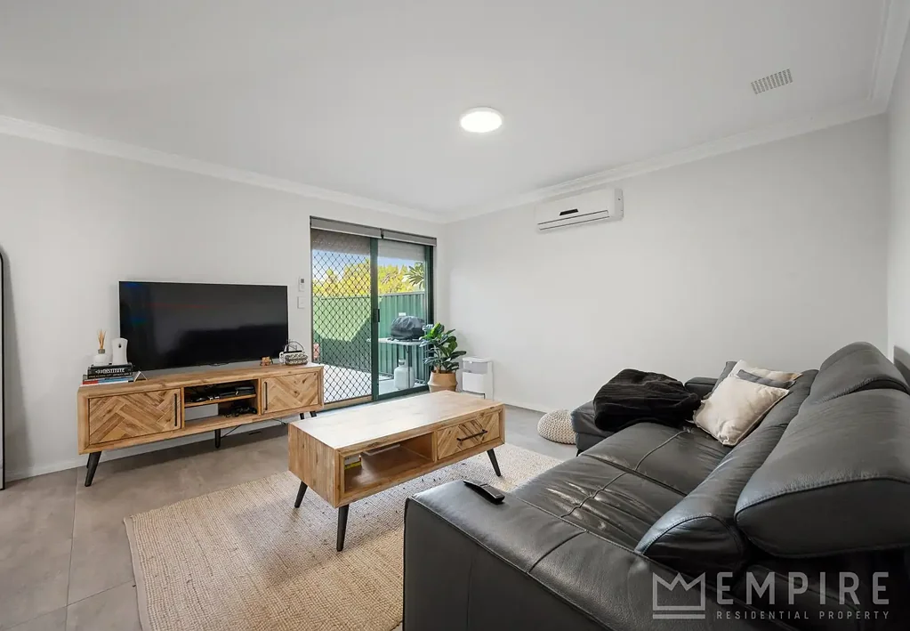 Modern, Renovated Villa in a Prime Palmyra Location