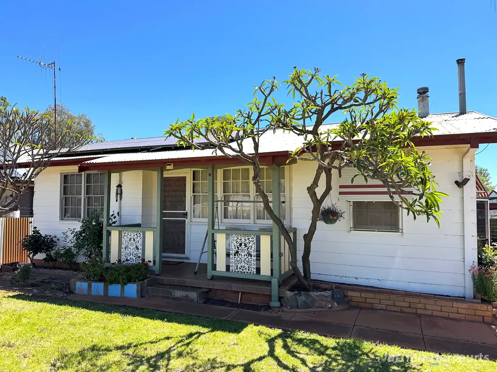 31 Bathurst Street, Cobar, NSW 2835