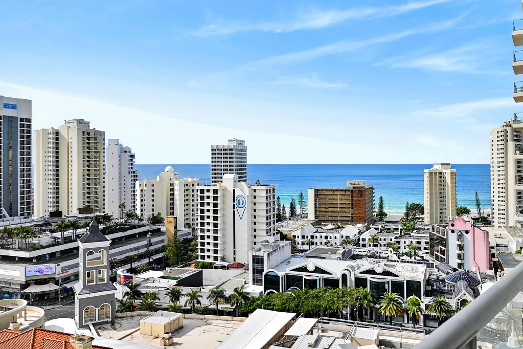 Surfers Paradise 2Phòng ngủ Affordable Coastal Living or Smart Investment Opportunity