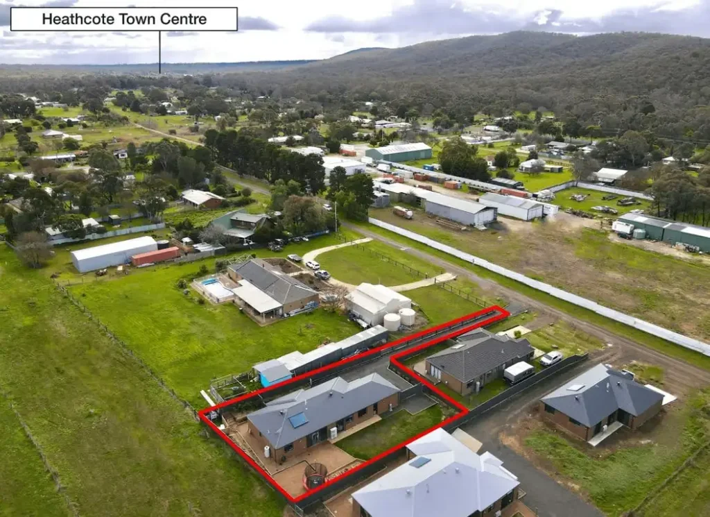 EXQUISITE FAMILY HOME!