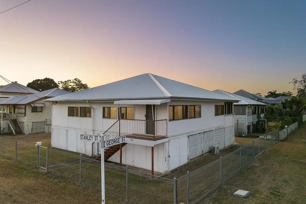 Rockhampton City 3ਬੈੱਡਰੂਮ Charming CBD Opportunity on a Double Allotment