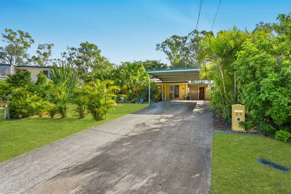 Crestmead 4房 4卧室家庭住宅 宽敞起居区 私人后院 2车库车位 便利社区生活 “Owner committed elsewhere, must sell”