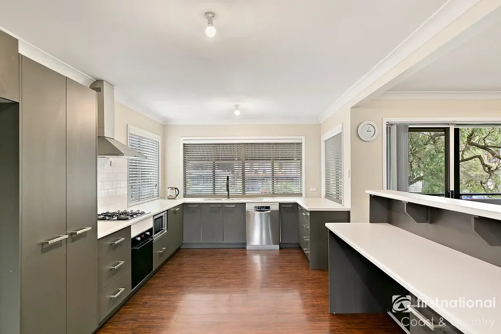 Shoalhaven Heads 3房  Coastal Village Living Just Moments from Seven Mile Beach