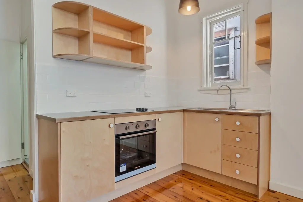 GROUND FLOOR STUDIO DOG FRIENDLY APARTMENT