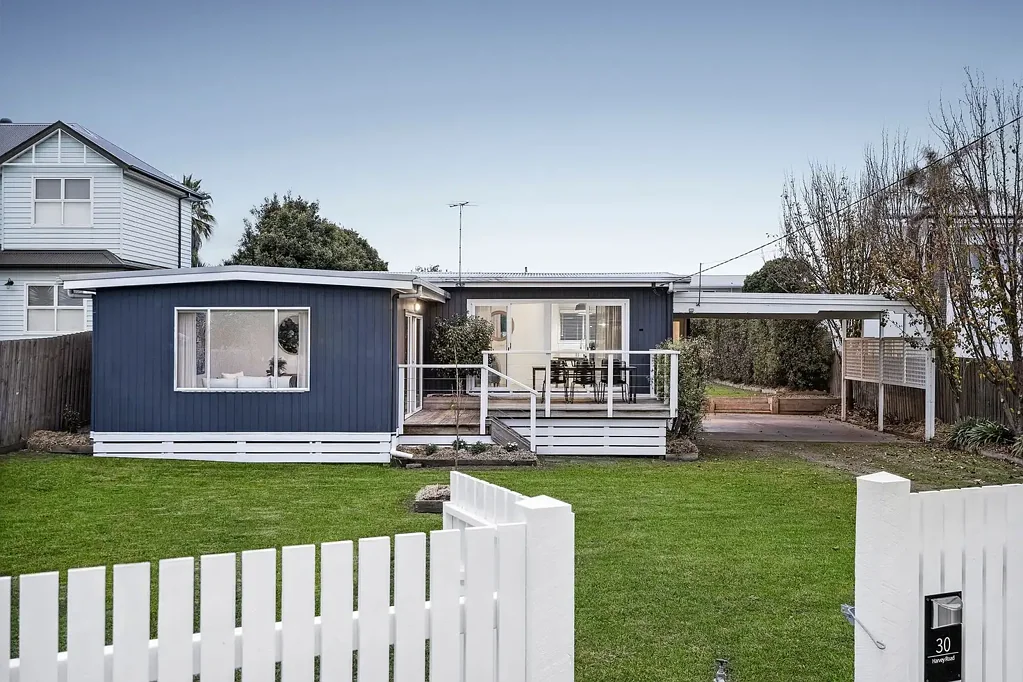 St Leonards 2Kwarto Renovated 1960’s Beach House, Steps From The Sea