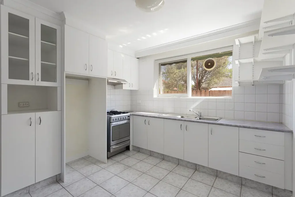 Bright, Freshly Painted Apartment in prime McKinnon School Zone | FLARE REAL ESTATE