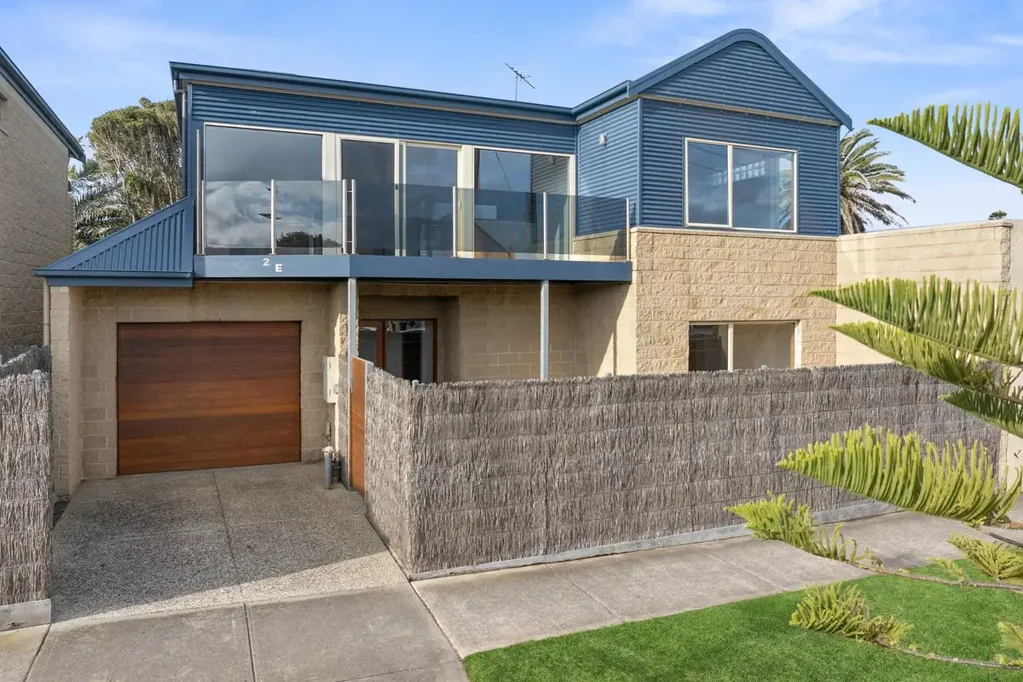 Torquay 3房  UNBEATABLE BEACHSIDE LIVING – LOCATION DOESN’T GET MUCH BETTER