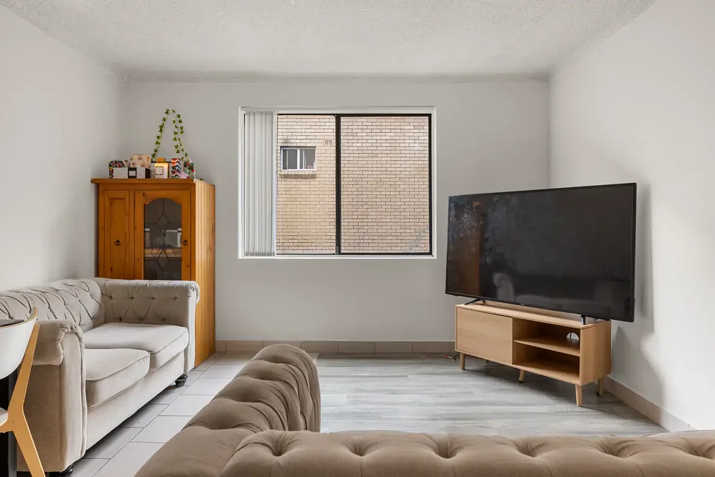 Cabramatta 2ਬੈੱਡਰੂਮ First Floor Convenience - Ideal for First Home Buyers or Investors