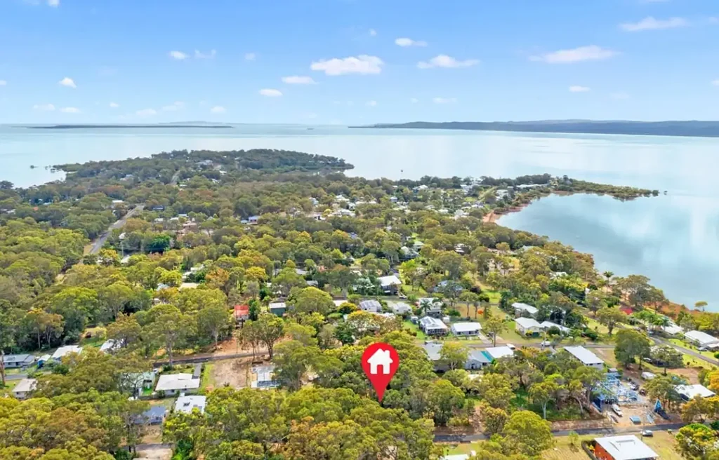 Macleay Island 海湾微风拂面 577㎡高地地块 短步即达水边 东北岛景日出 Short Walk to Waters Edge