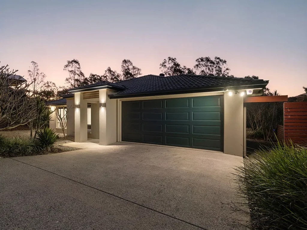 Mount Crosby 4部屋 Private Family Escape | Space, Style & Lifestyle Upgrades