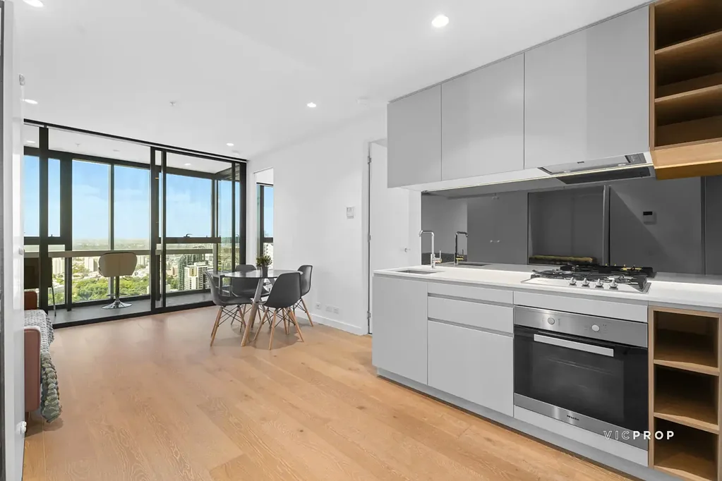 FURNISHED - SPECTACULAR VIEWS CORNER APARTMENT