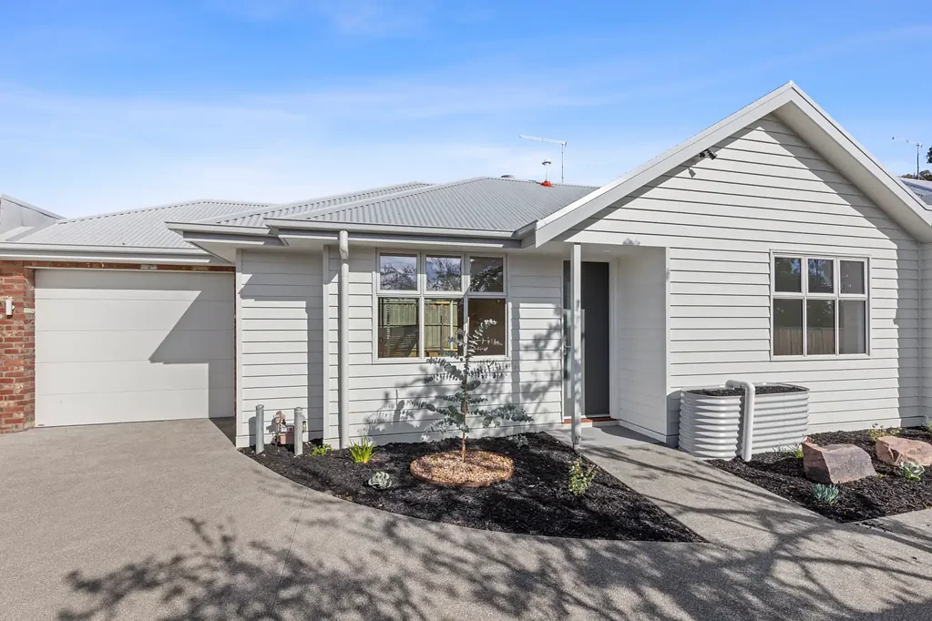 2/156 Ballarat Road, Hamlyn Heights, VIC 3215
