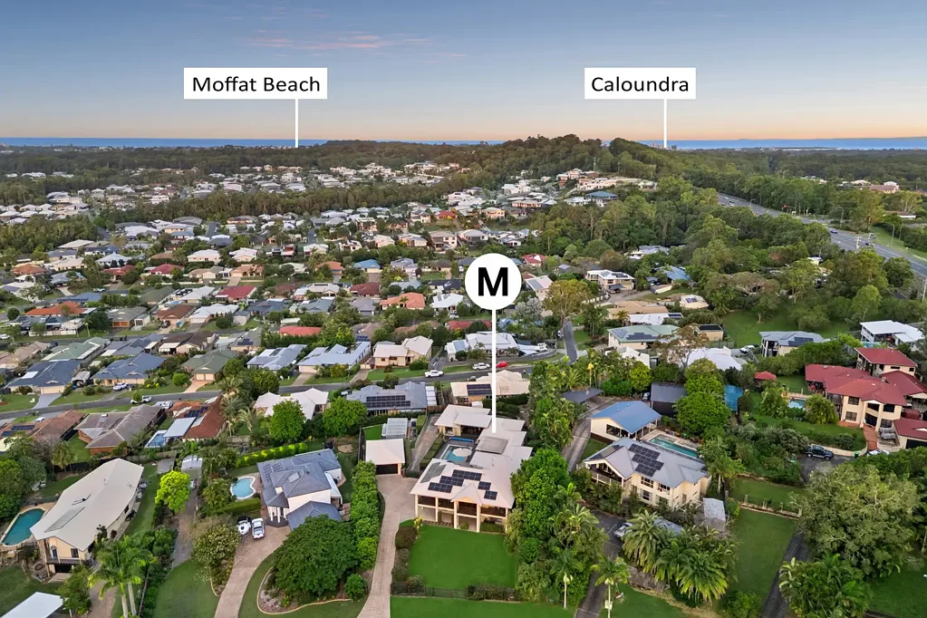Little Mountain 7房  Multi Generational Living Comprising Three Separate Residences