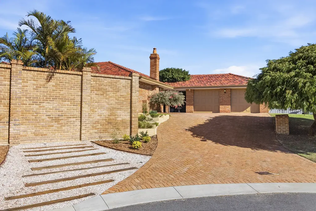 Sorrento 4房  Classic Character, Exceptional Family Living
