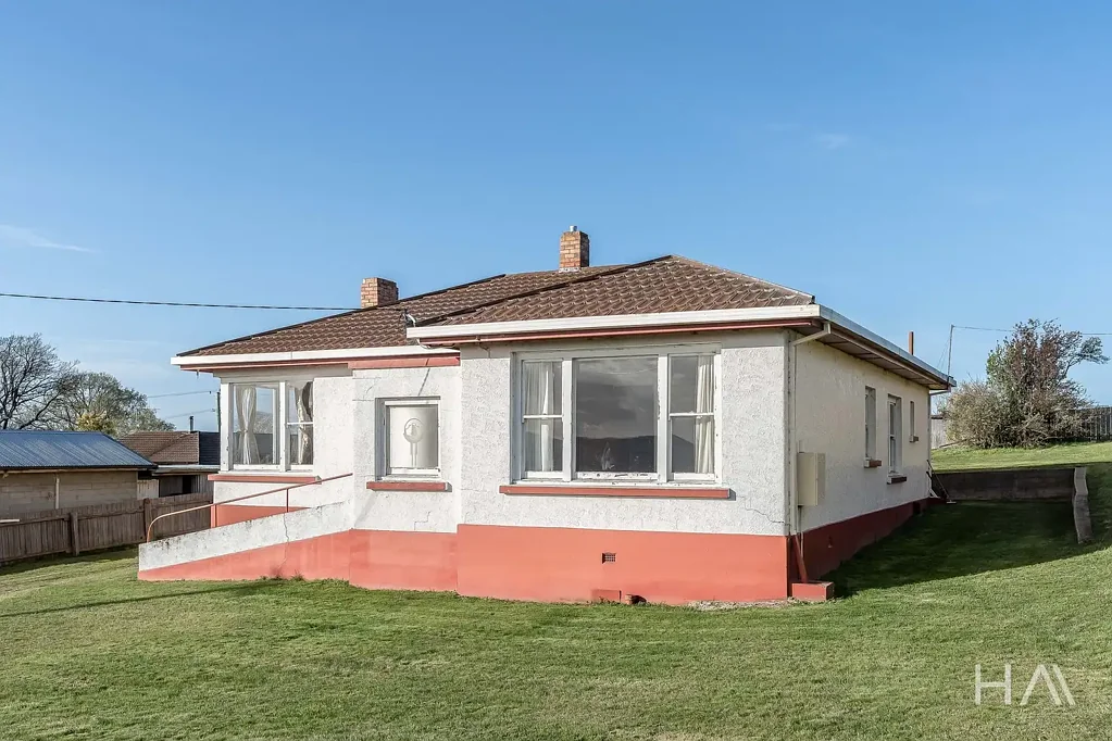 Fingal 3 Slaapkamer 1950's Home with Stunning Valley Views and Land for Endless Possibilities