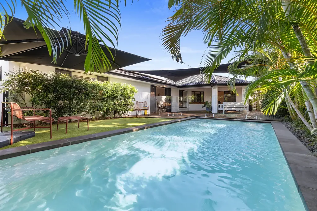 Burleigh Waters 5Kwarto Expansive Family Haven with Resort Inspired Outdoor Living