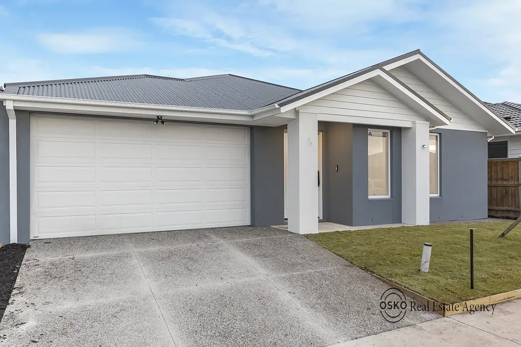 Modern Family Living In Prime Lara Location