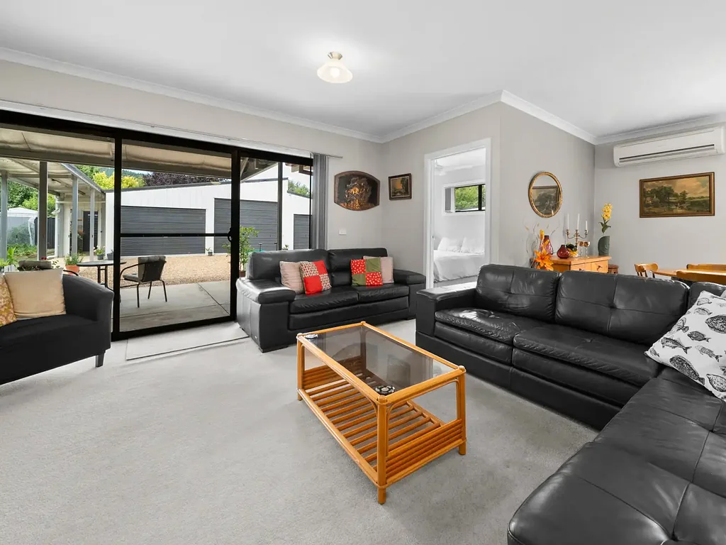 Bright 3Zimmer Effortless Living, Exceptional Location – Walk to Town