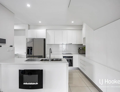 26 Sturt Avenue, Georges Hall, South Western Suburbs, 5 chambres, 2 salles de bain, Apartment