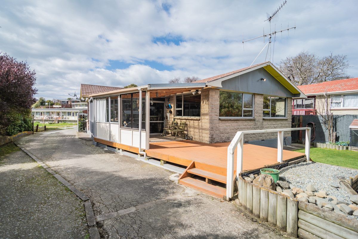 6 Clyde Carr Crescent, Waimataitai