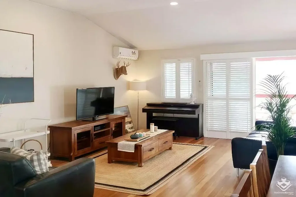 Indooroopilly 4 Bedroom Spacious, elevated townhouse Prime Location! 4 Bedrooms, 2.5 Bathrooms, 1 Carspace and 2 Balconies