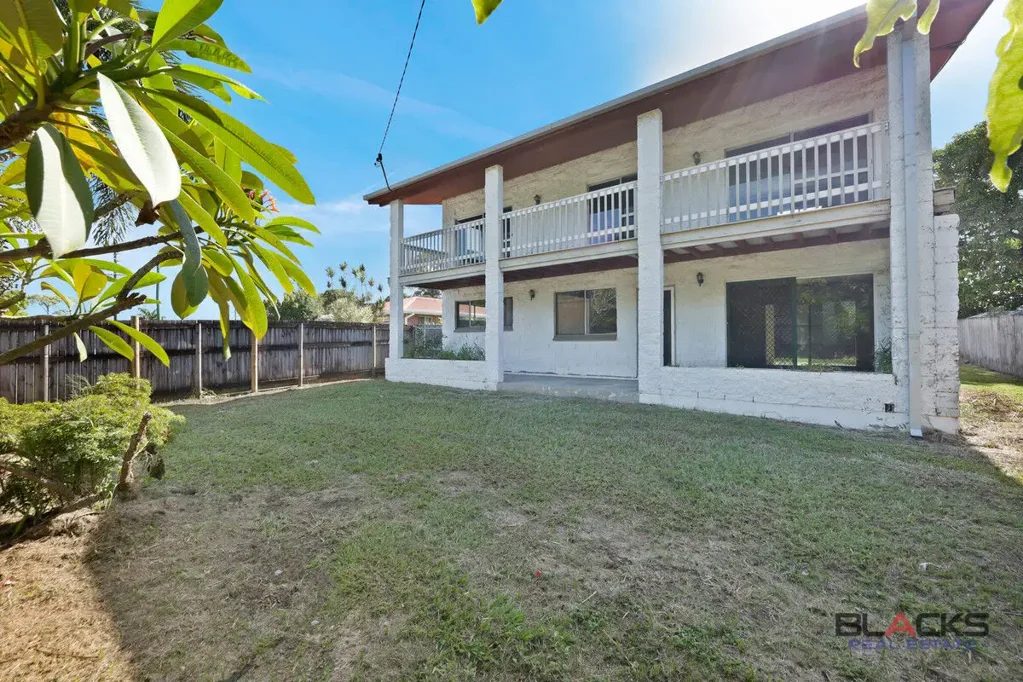 Beaconsfield 3 Slaapkamer Price Reduced - To be Sold "As Is Where Is"