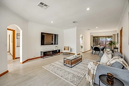 2/12 Beryl Street, Broadview