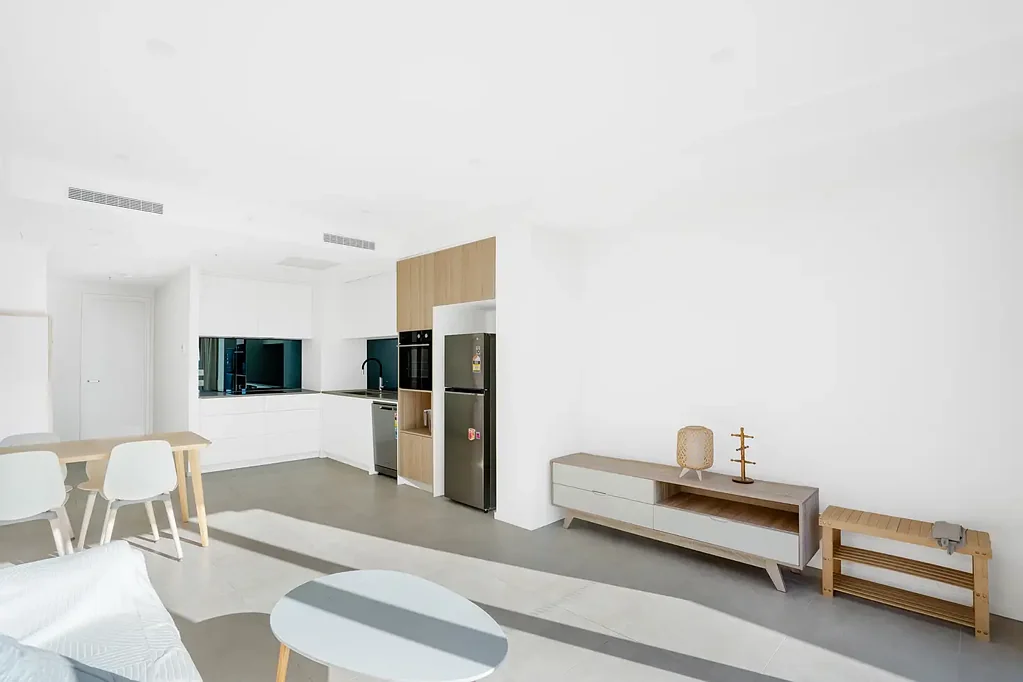 Stunning Top-Floor 1-Bed Apartment - Mountain Views & Sunset Splendor