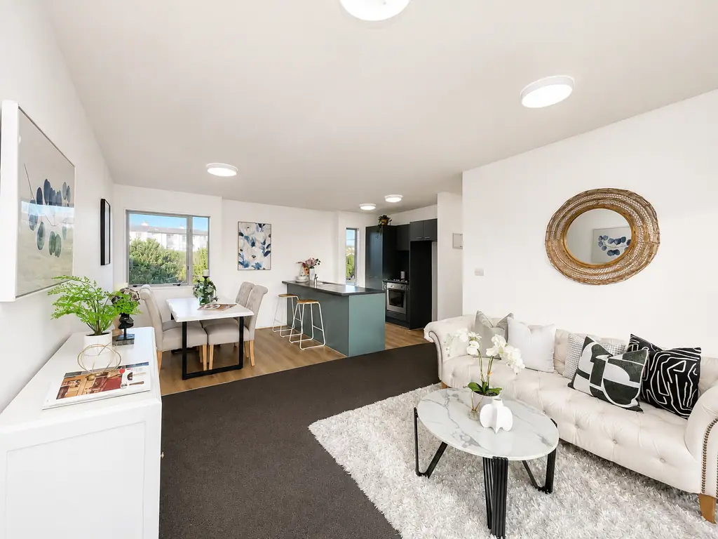 East Tamaki 2Moenga Entry Level in Botany College Zone