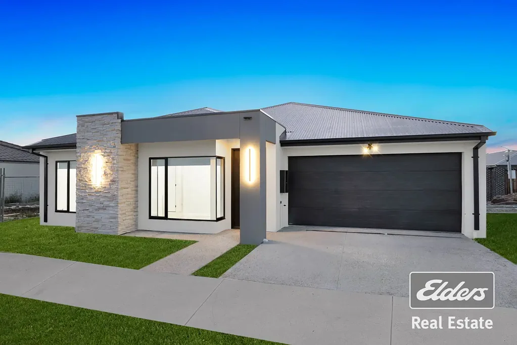 Fraser Rise 4Moenga Brand New / Ideal for Investors with Approx. $29,200 Per Annum Rental Return!!