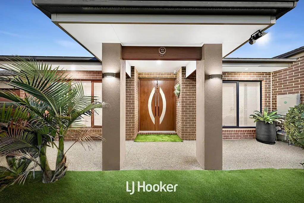 Clyde North 5ห้องนอน Spacious Grand Family Home with Exceptional Flexibility for Multi-Generational Living!