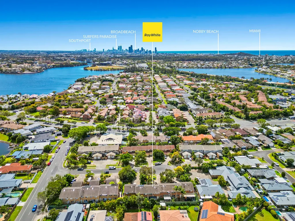Varsity Lakes 3房  Small Complex  - Low Body Corp! Three Bedroom Townhouse