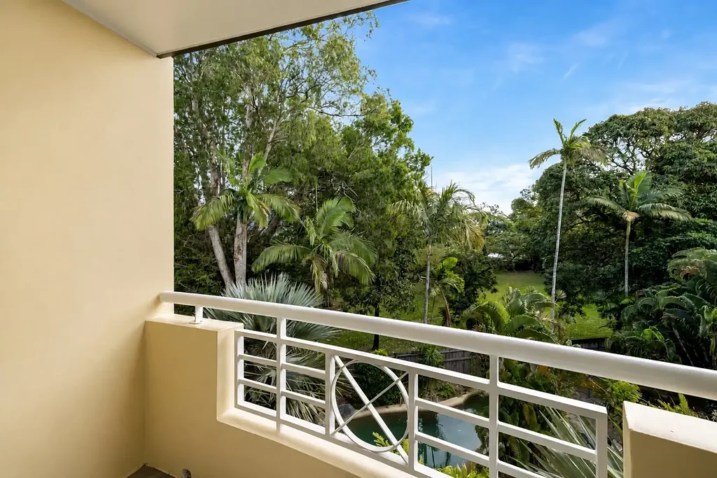 Cairns North 2બેડરૂમ CONVENIENT CITY FRINGE LIVING - RENOVATED INTERIOR - VERSATILE 3RD BEDROOM OR OFFICE