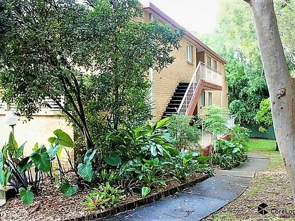 Near new renovated and conveniently located-(OPEN HOUSE: SATURDAY 9:00-9:15AM)