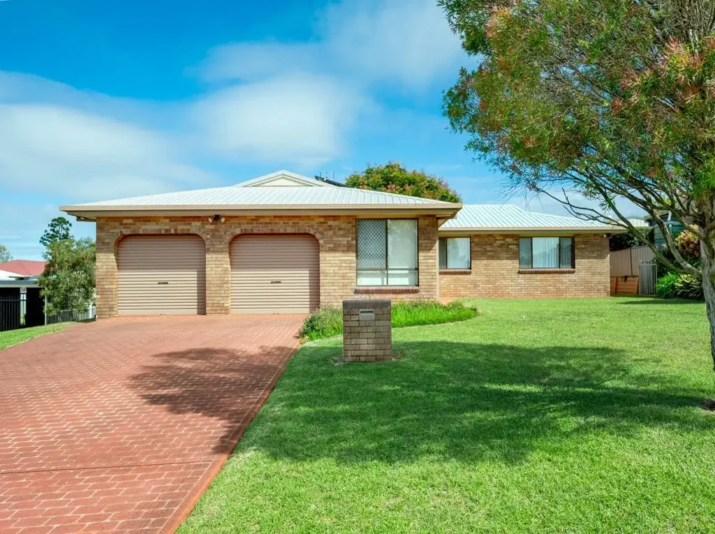 Spacious Family Home in Prime Cranley Location!