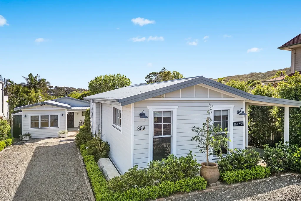 35 Forresters Beach Road, Forresters Beach, NSW 2260
