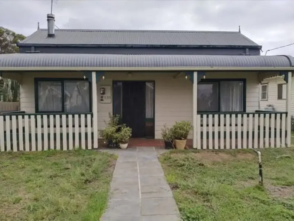 Charlton 2房  Charming 2BR Miners Cottage with Modern Updates Only a little more TLC required.