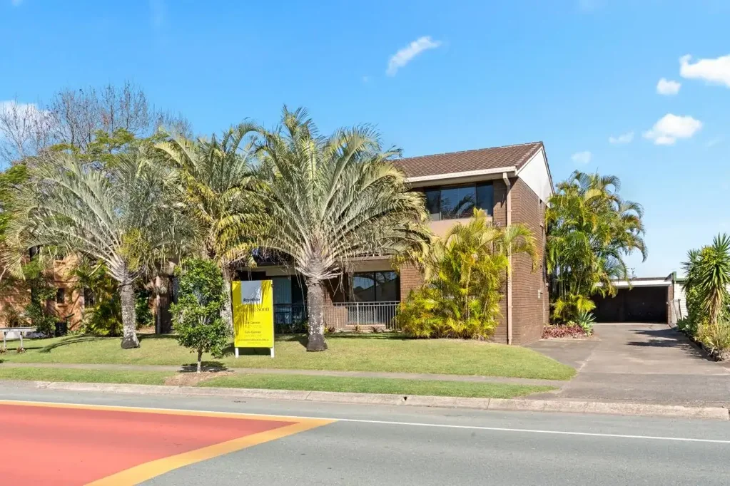 Mermaid Waters 2 Bedroom MERMAID WATERS - GROUND FLOOR UNIT - POTENTIAL PLUS
