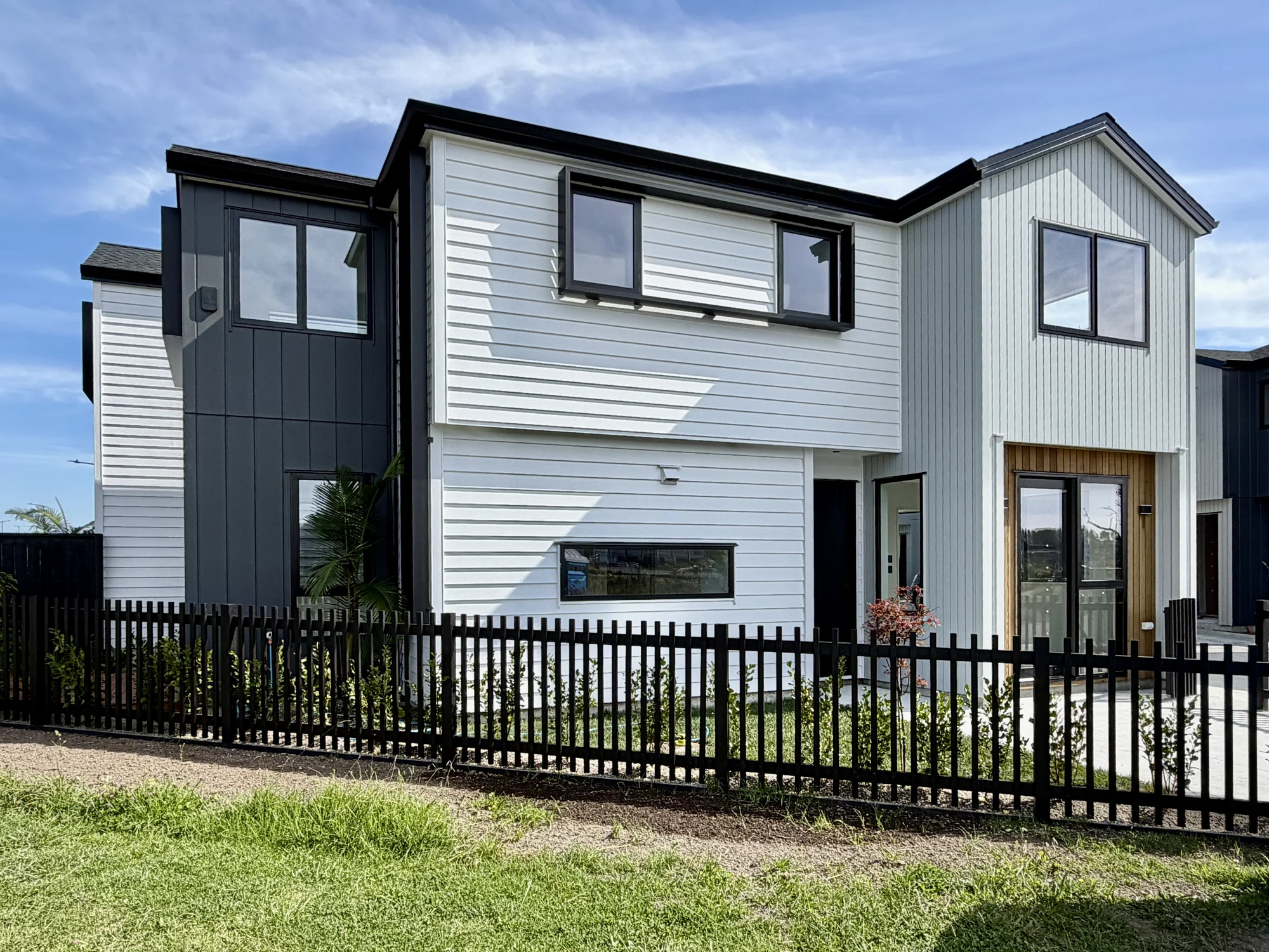 Wainui 3Phòng ngủ Contemporary Corner Living with Family Appeal
