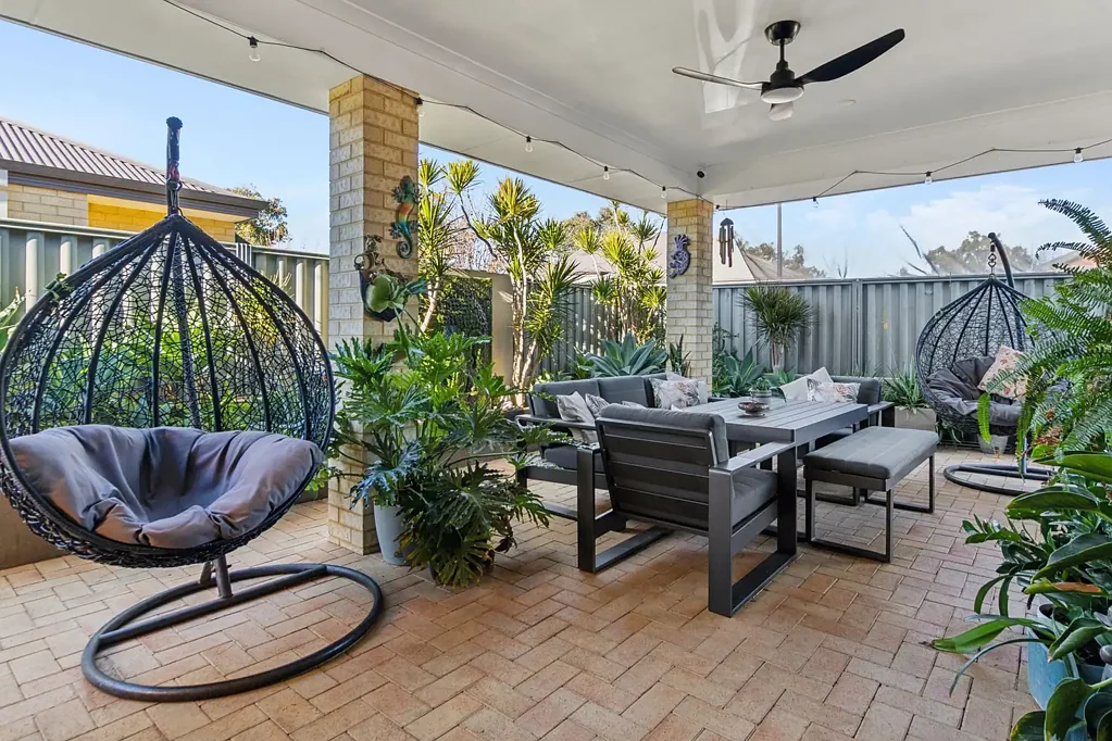 Aveley 4房  IMMACULATE FAMILY HOME WITH EXTRAS!