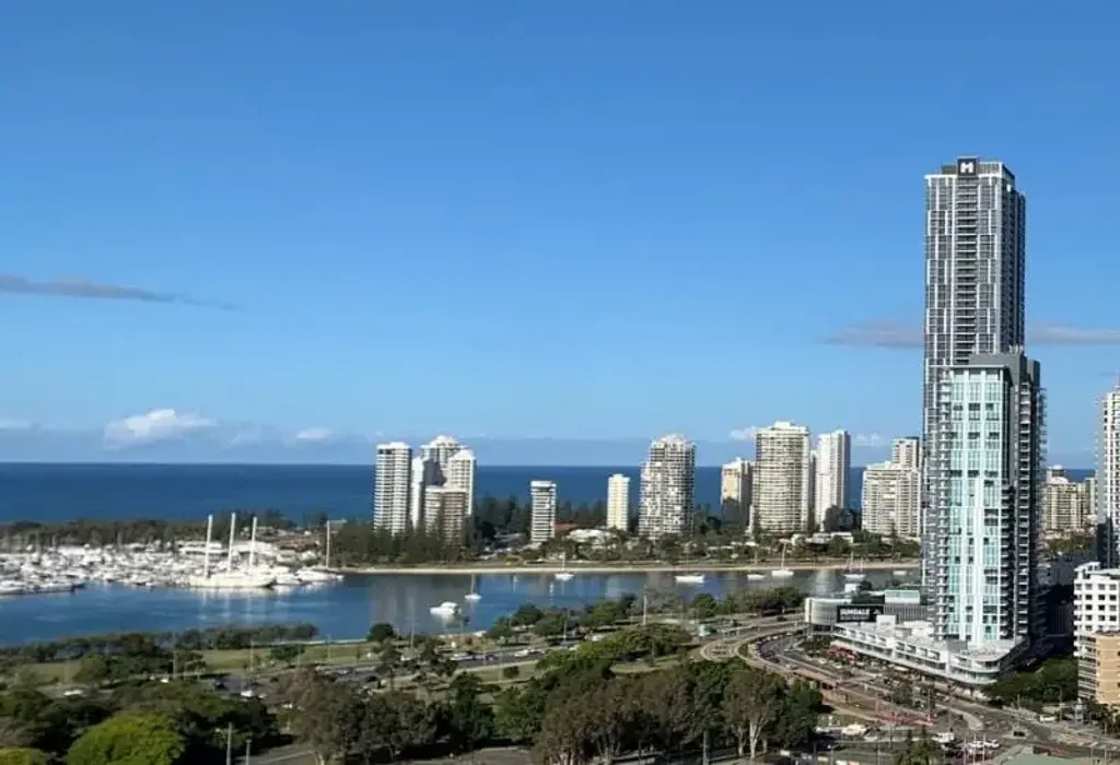 Southport 3Phòng ngủ BEAUTIFUL LARGE 3 BED APT OVERLOOKING THE FABULOUS GC SKYLINE IN VICTORIA TOWERS