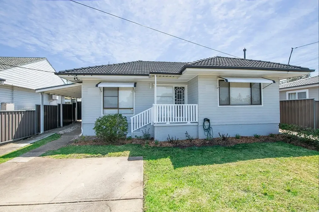 South Penrith 4房 双租金收益佳  现代厨房台面  私密后院公寓  步行生活便利  靠近机场潜力 Dual-Income Powerhouse or Multi-Generational Gem